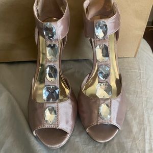 Steve Madden pink champagne color hills with large crystal
